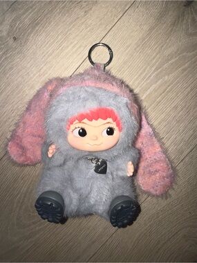 Wakuku Fuzzy Trendy Fun Party Series “Become Rebel” Vinyl Plush Keychain
